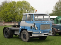 unic tracteurs en weppes beaucamps-ligny 2004