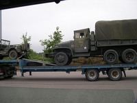 gmc cckw et jeep willys sur la route pour la normandie 