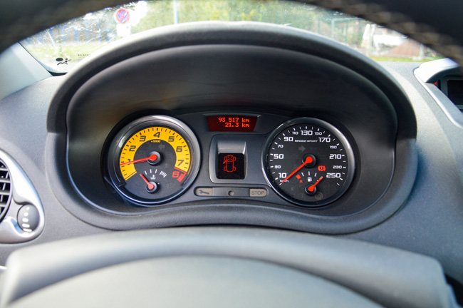 compteurs de Renault Clio III RS
