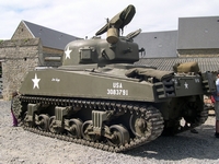 sherman m4 105mm englesqueville-la-percee normandie 2004