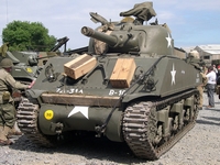 sherman m4 105mm normandie 2004