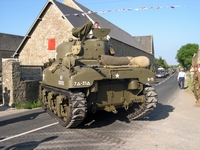 sherman m4a1 75mm englesqueville-la-percee normandie 2004