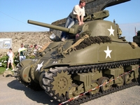 sherman m4a1 75mm englesqueville-la-percee normandie 2004