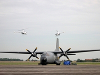 robinson r22 c160 transalls avion meeting aérien calais-marcke 2004