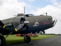 b17 flying fortress pink lady forteresse volante amicale jean-baptiste salis meeting aérien de denain-valenciennes 2005