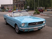 Ford Mustang 65 convertible Exposition de voiture à Nieppe