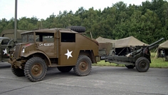 Ford FAT tractant un canon de 25 pounder Wings and Wheels 2007