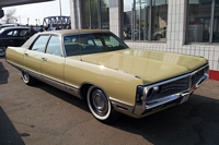 Chrysler New-Yorker Oldtimer Tankstelle Hambourg hamburg
