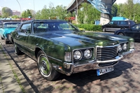 Ford T-Bird, Oldtimer Tankstelle Hambourg hamburg