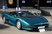 Jaguar XJ 220 Vente aux enchères Bonhams Paris 2016