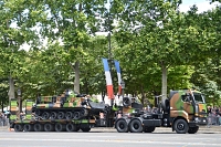 AMX-30 dépanneur sur porte-char Défilé du 14 juillet 2016