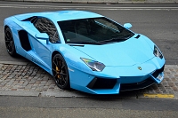 blue Lamborghini Aventador Carspotting à Paris 2016