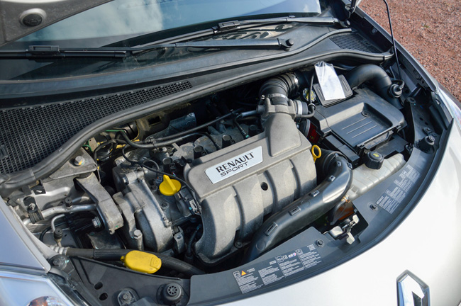 Moteur 4 cylindres 2 litres atmosphérique de Renault Clio III RS